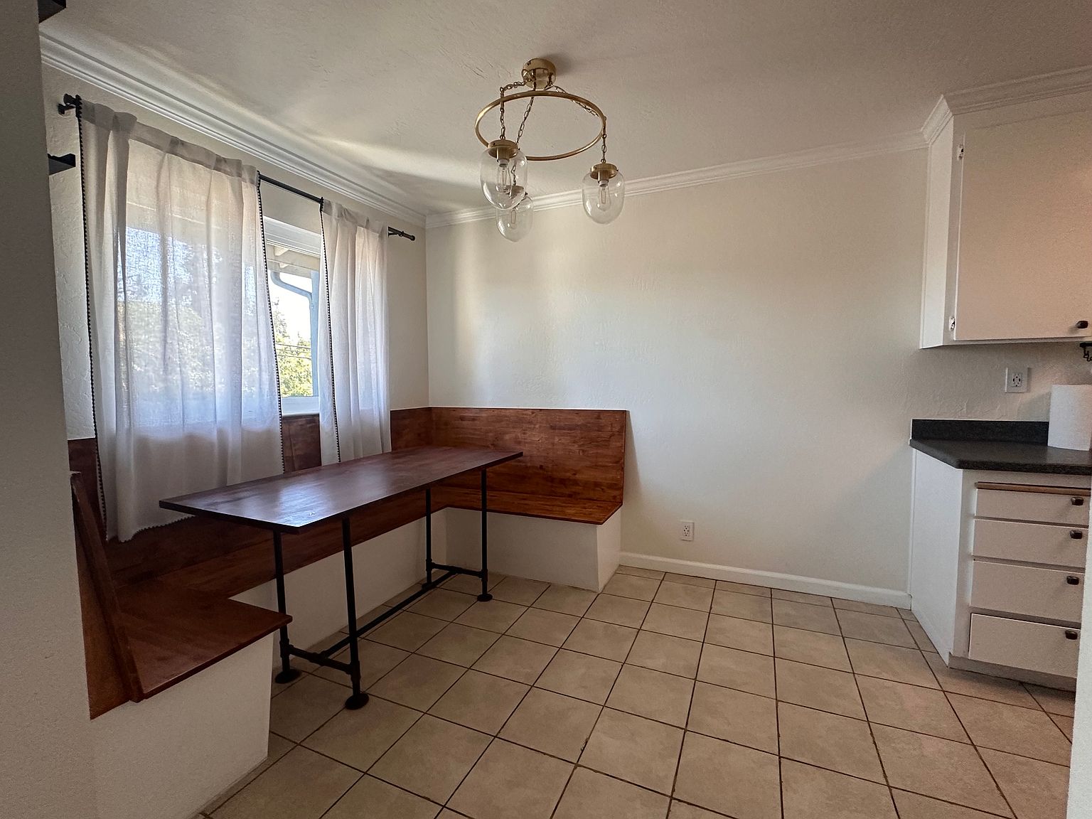 1394 Palm St photo 2