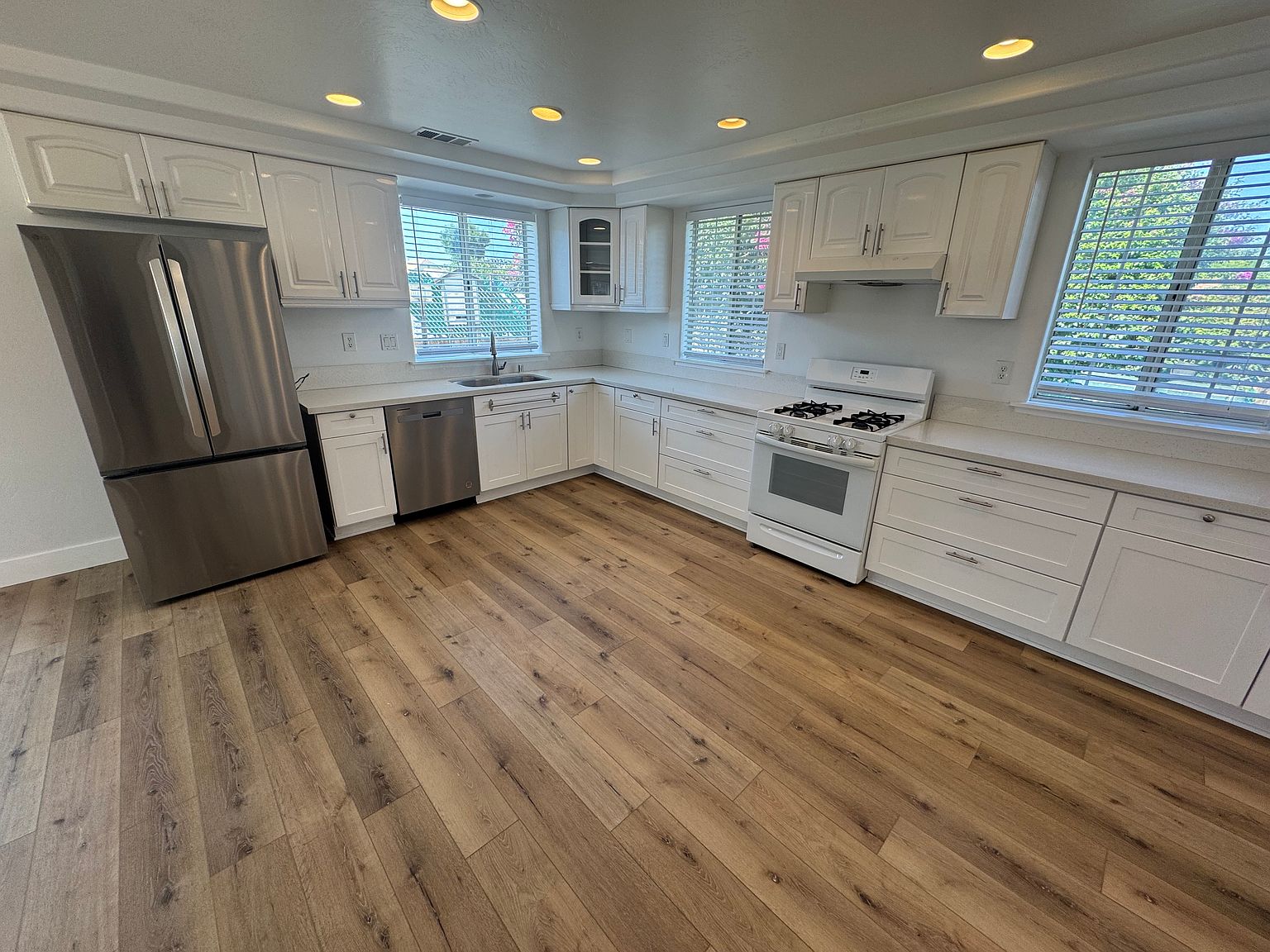 8202 Palm St photo 2