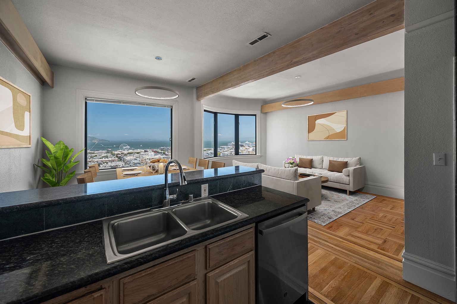 2BR/2BA Apartment on Green St · San Francisco photo 4