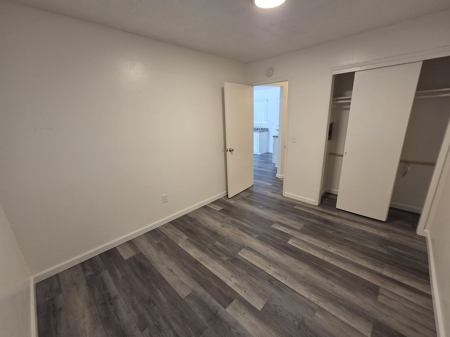 85 Madison Ave photo 2