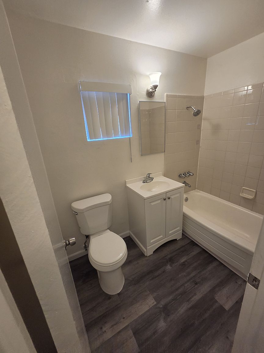 85 Madison Ave photo 4