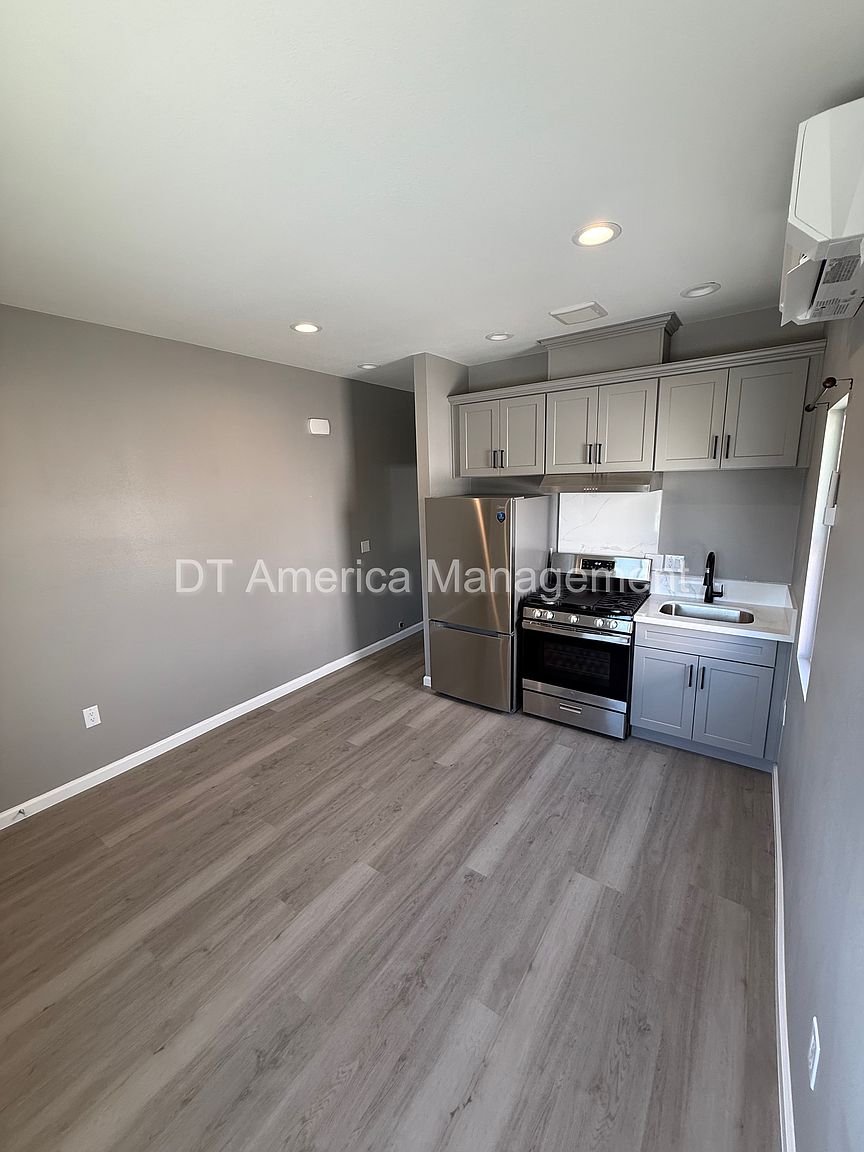 5480 Timothy Dr photo 3