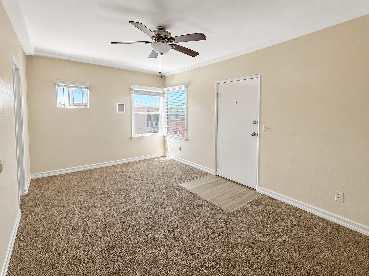 3827 Arnold Ave photo 2