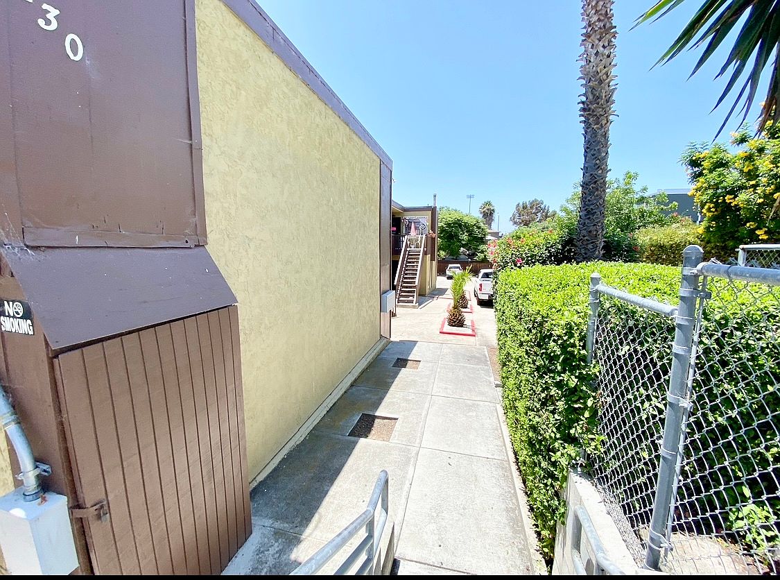 430 S Willie James Jones Ave photo 4