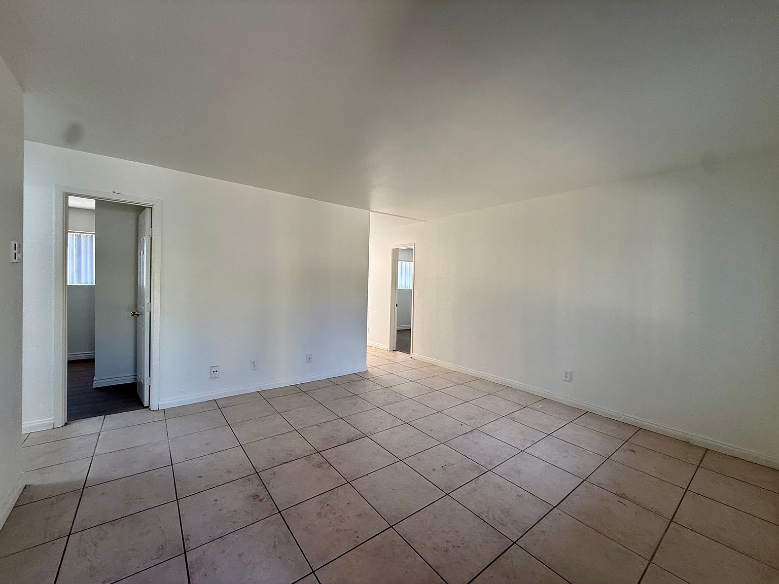 430 S Willie James Jones Ave photo 5