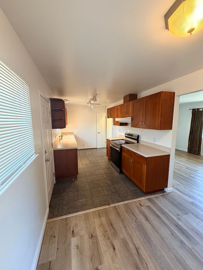 1139 Lance Dr photo 4