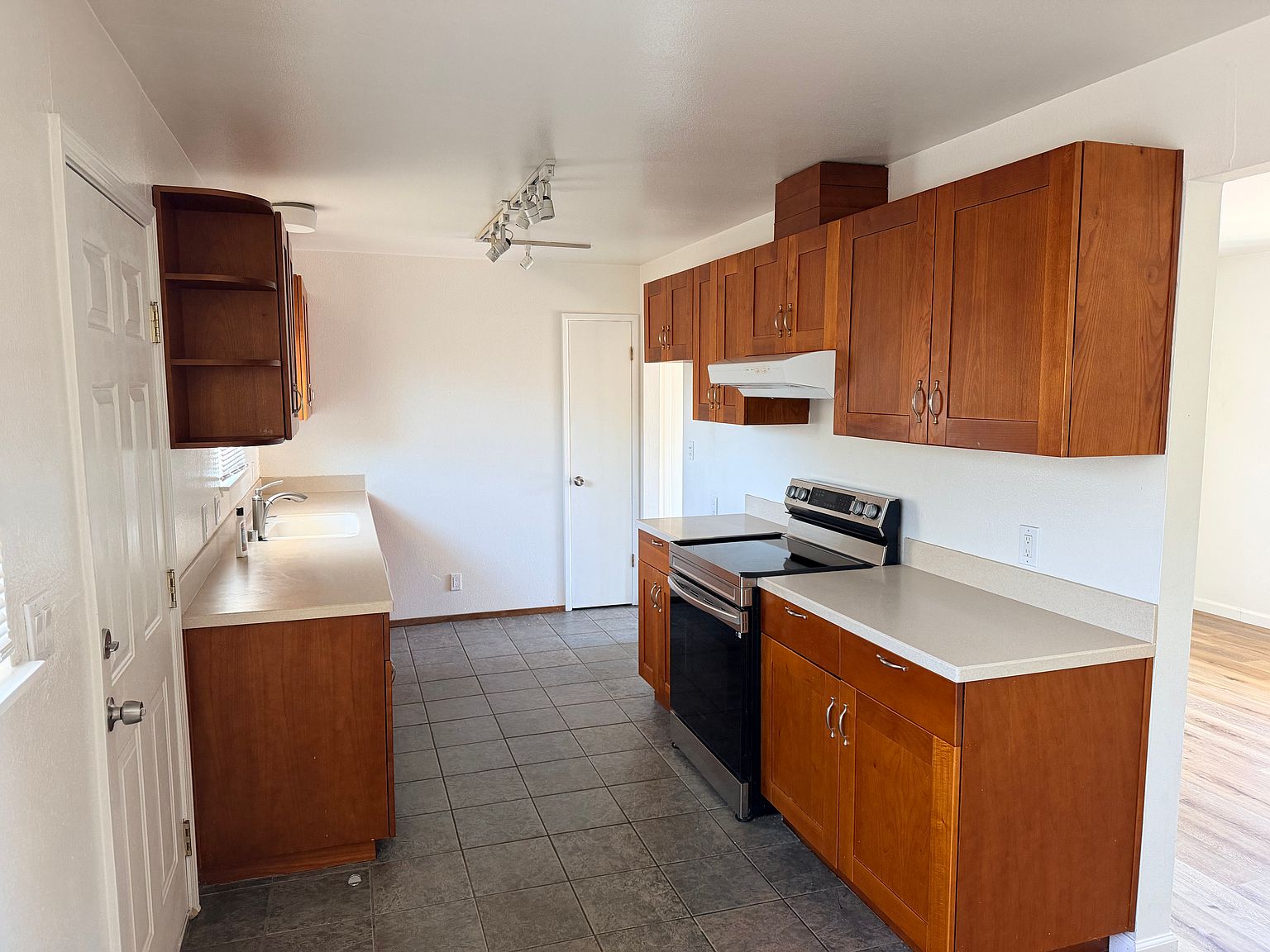 1139 Lance Dr photo 5