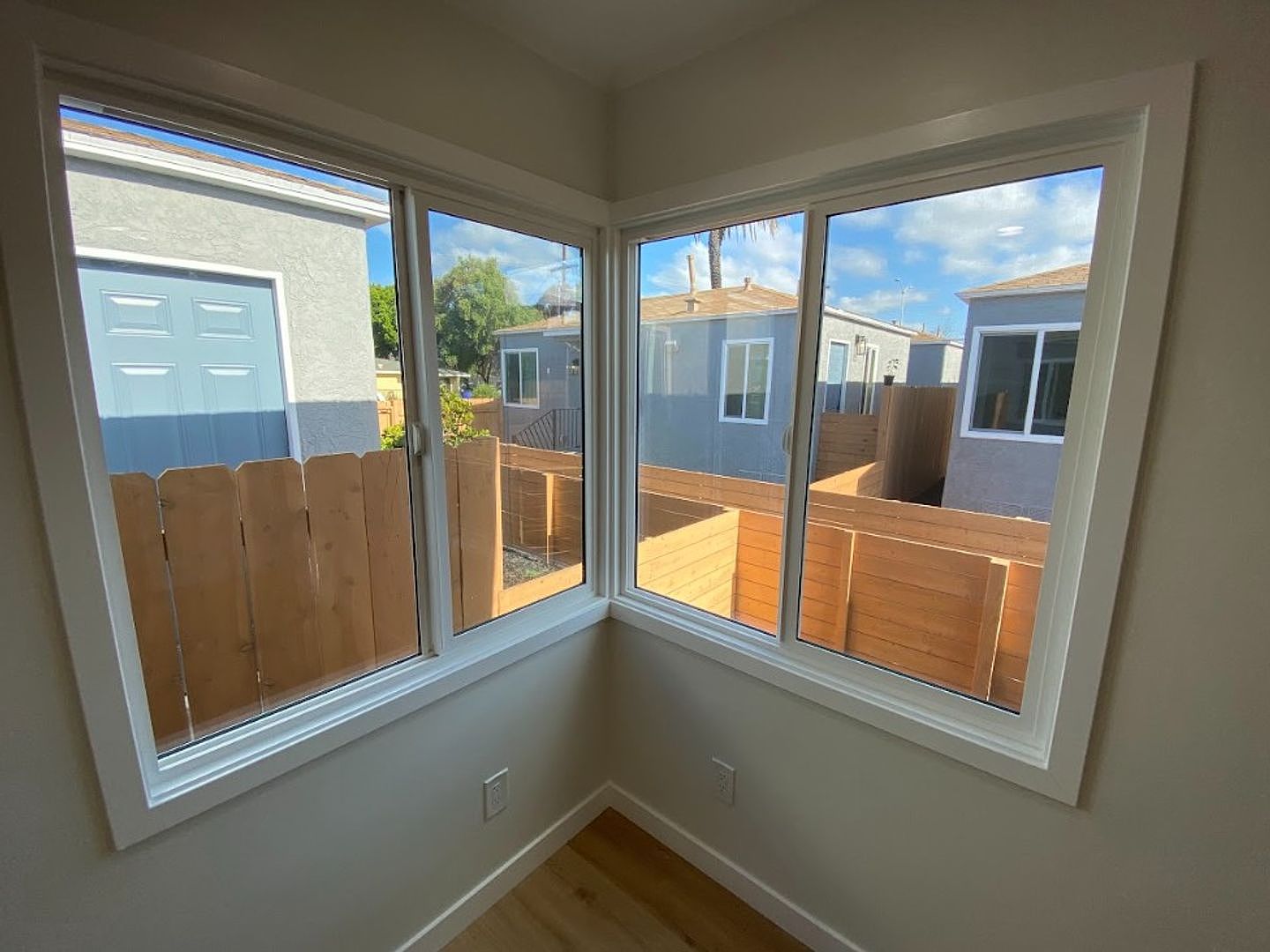 1 beds  1.0 baths (400 sqft) photo 4