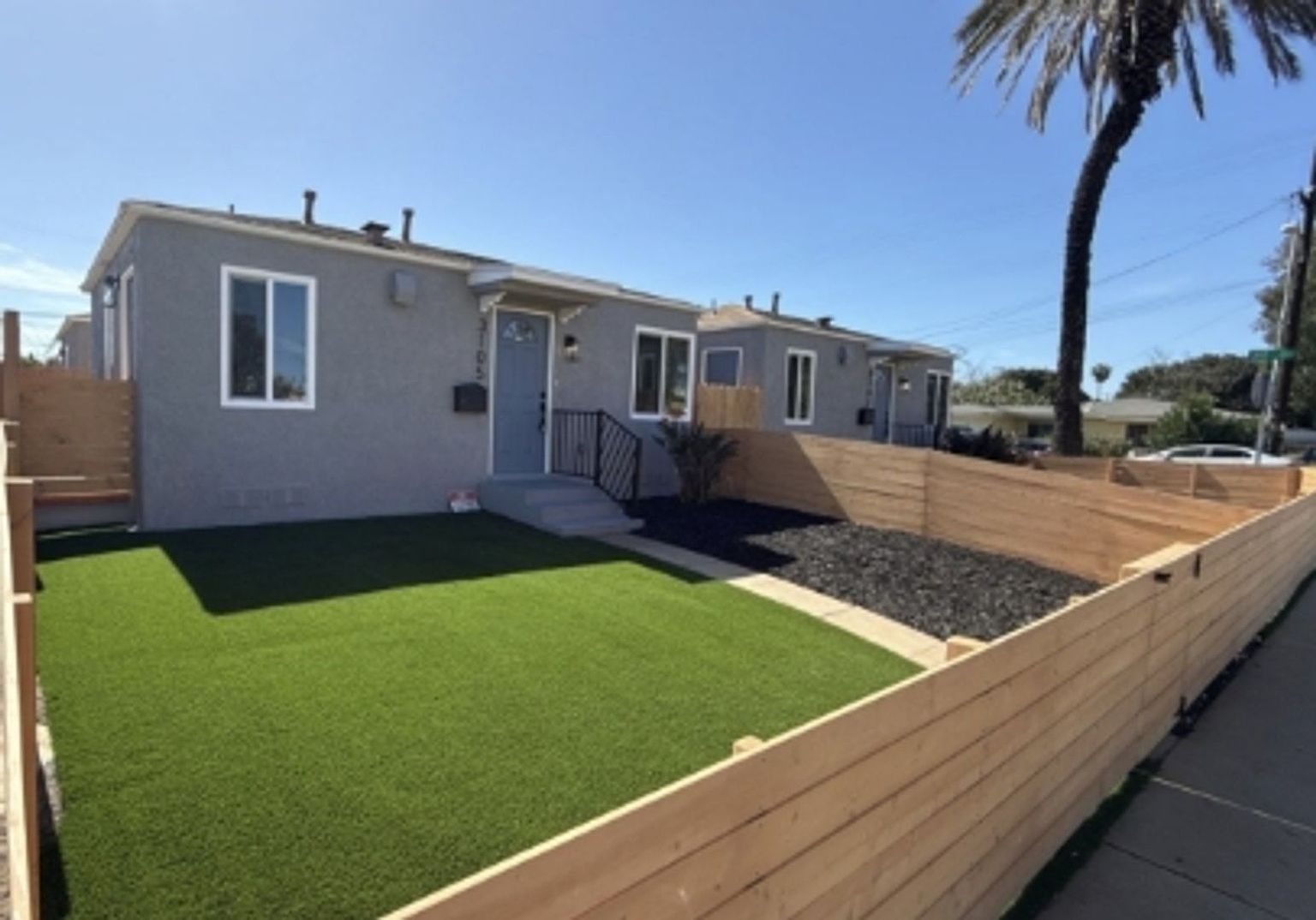 1 beds  1.0 baths (400 sqft) photo 2