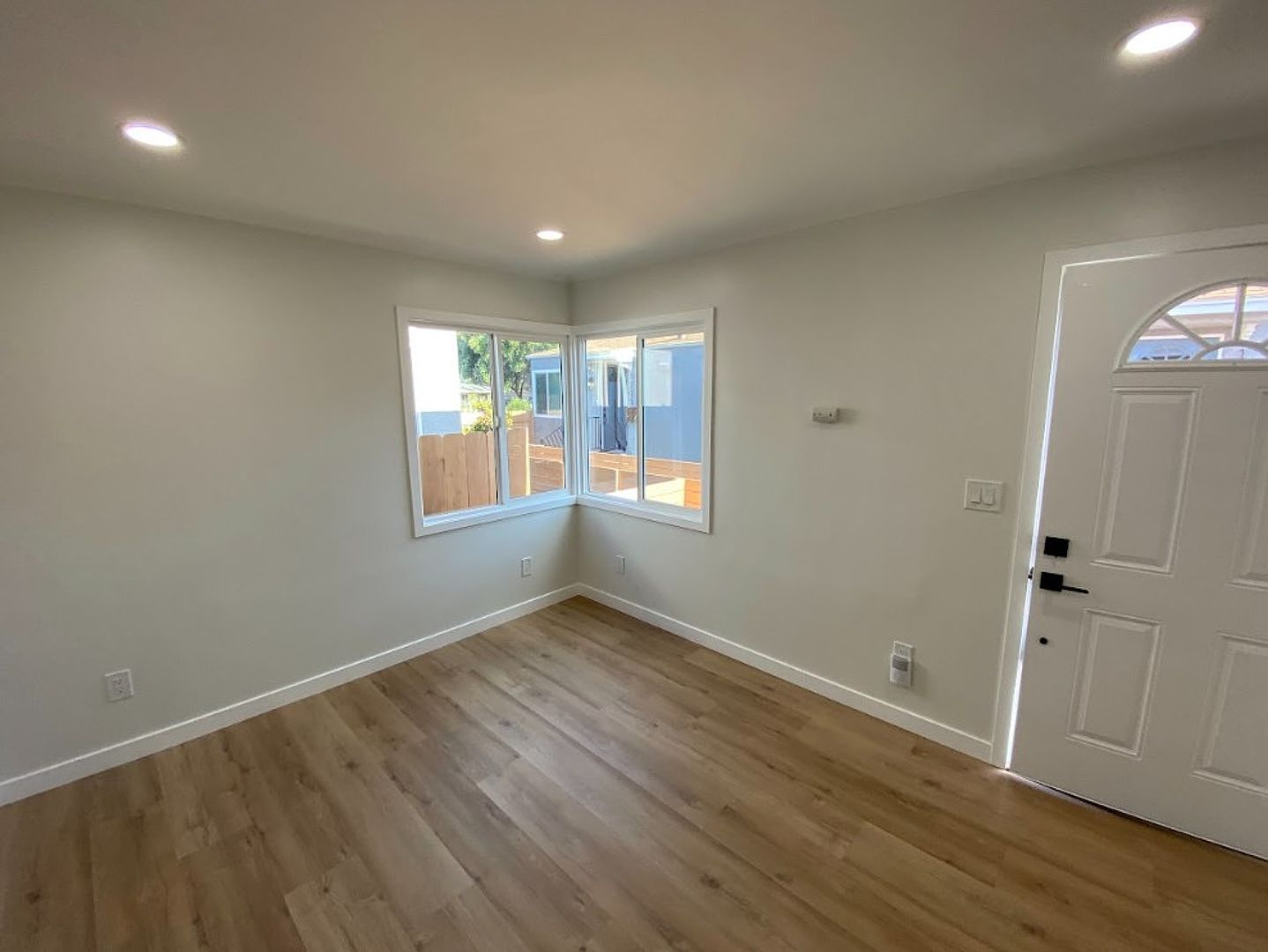 1 beds  1.0 baths (400 sqft) photo 3