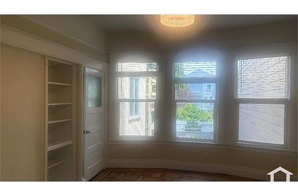 552 6th Ave photo 3