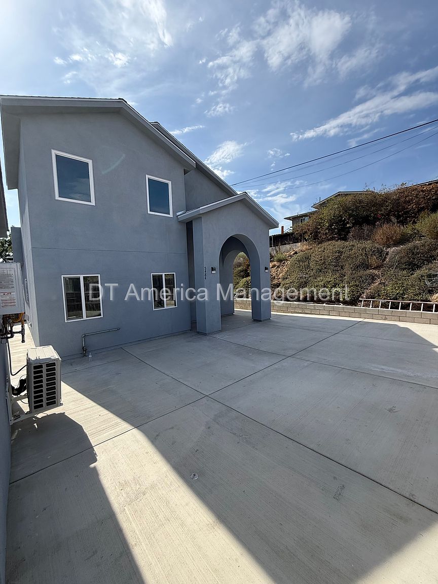 5484 Timothy Dr photo 2