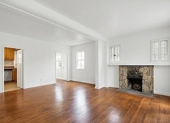 1406 Holly St photo 4