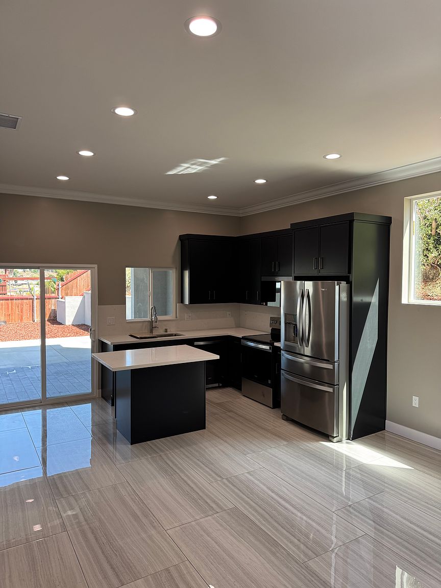 1599 Olive Ave photo 3