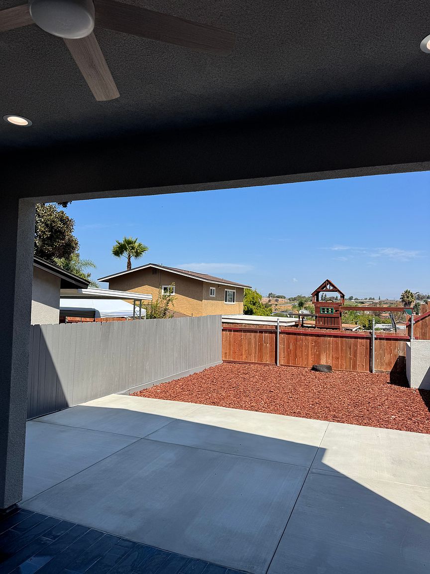 1599 Olive Ave photo 4