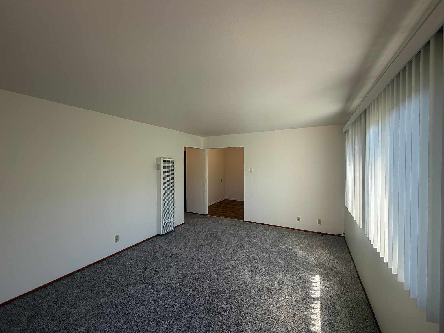 2BR/1BA Apartment on Commercial Ave · South San Francisco photo 4