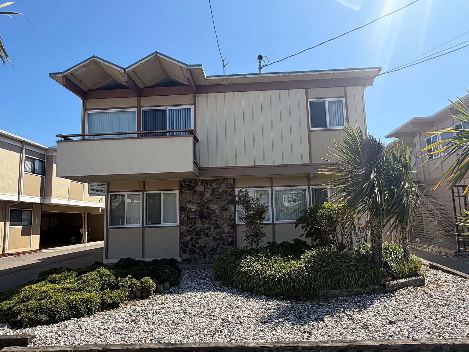 2BR/1BA Apartment on Commercial Ave · South San Francisco photo 2