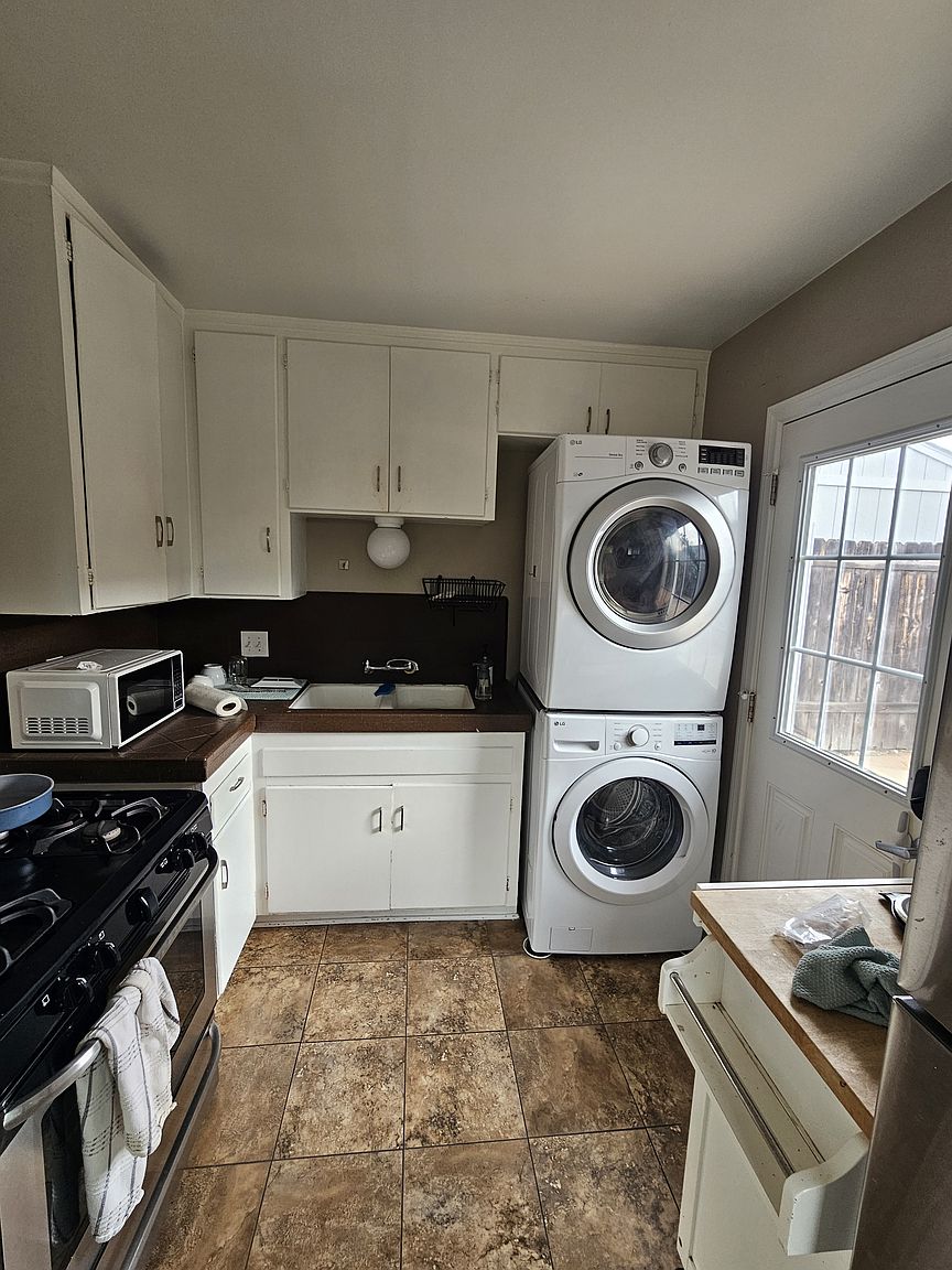 713 Loring St photo 2
