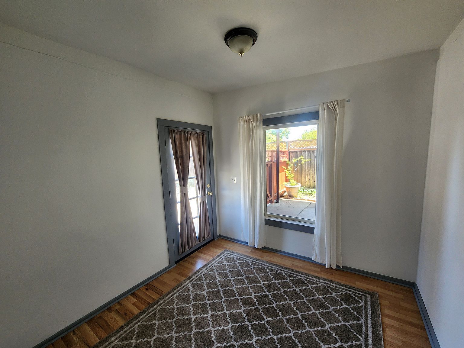 245A Van Ness Ave photo 4