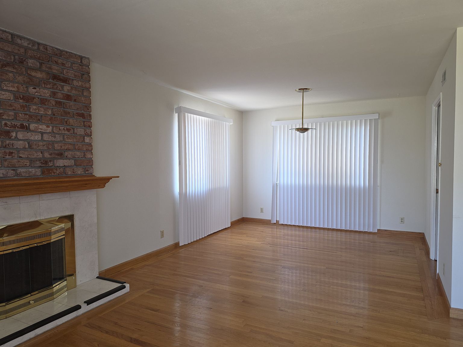 657 Alberta Ave photo 4