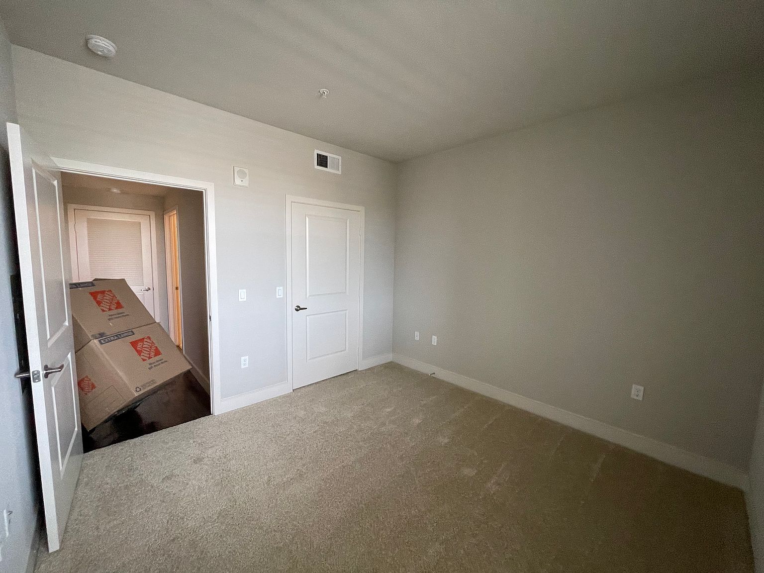 4646 Mission Gorge Pl photo 2