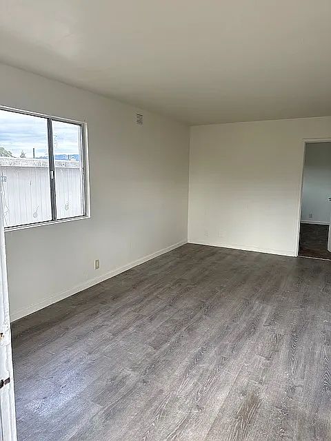 9316 Oscar Ave photo 3