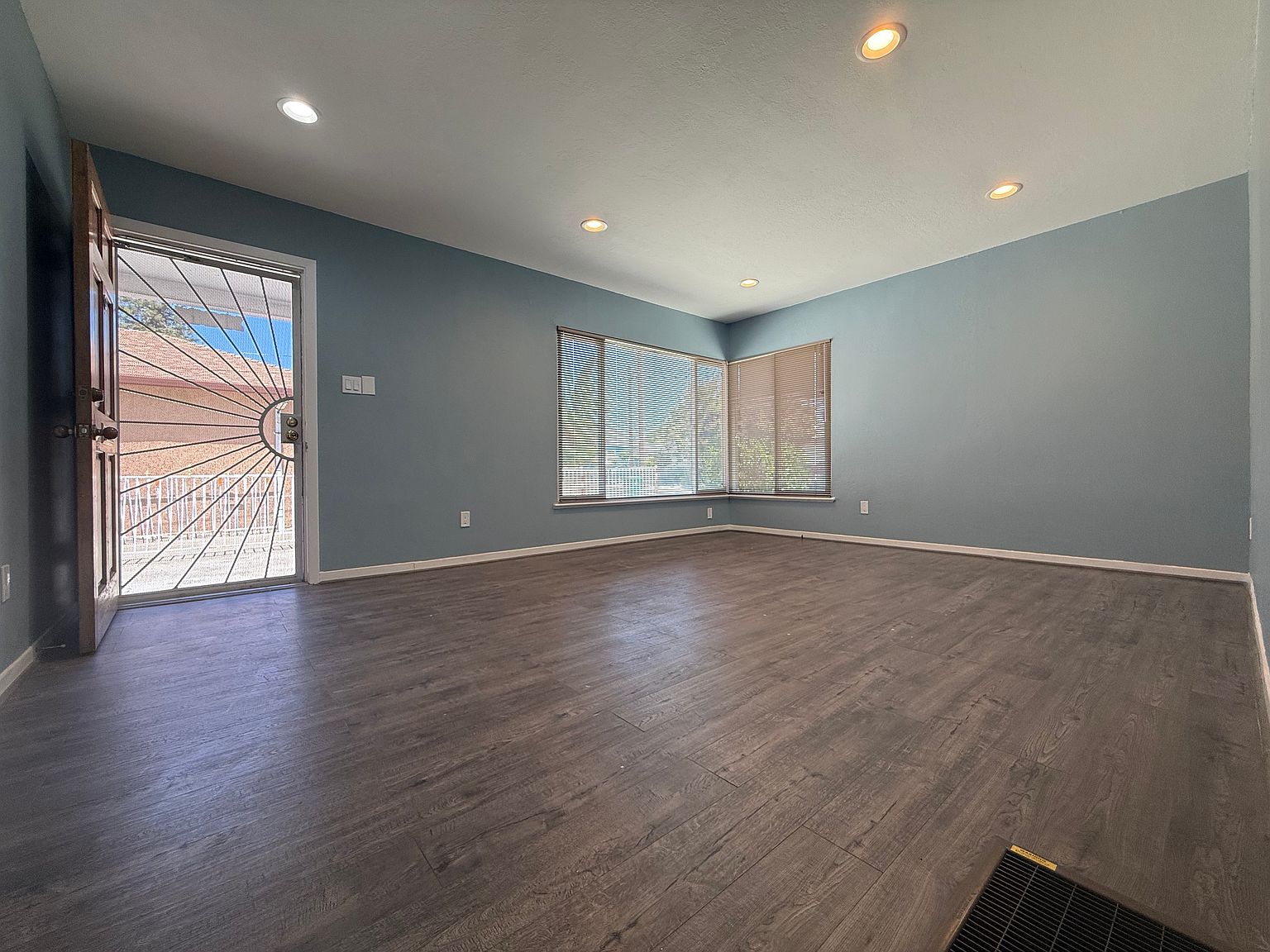 22593 Pearl Ave photo 2