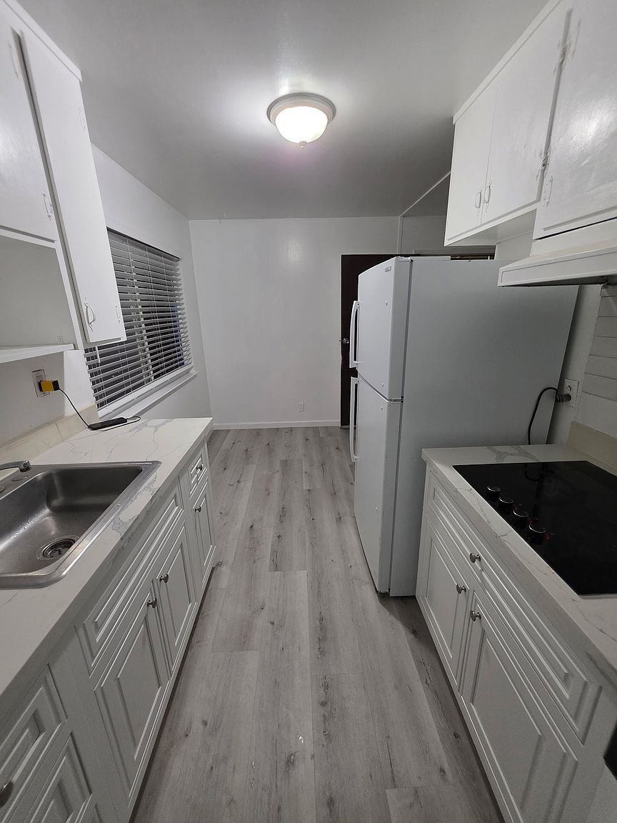 254 Pamela Ave photo 5