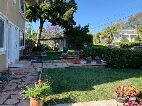 1846 Oxford Ave photo 2