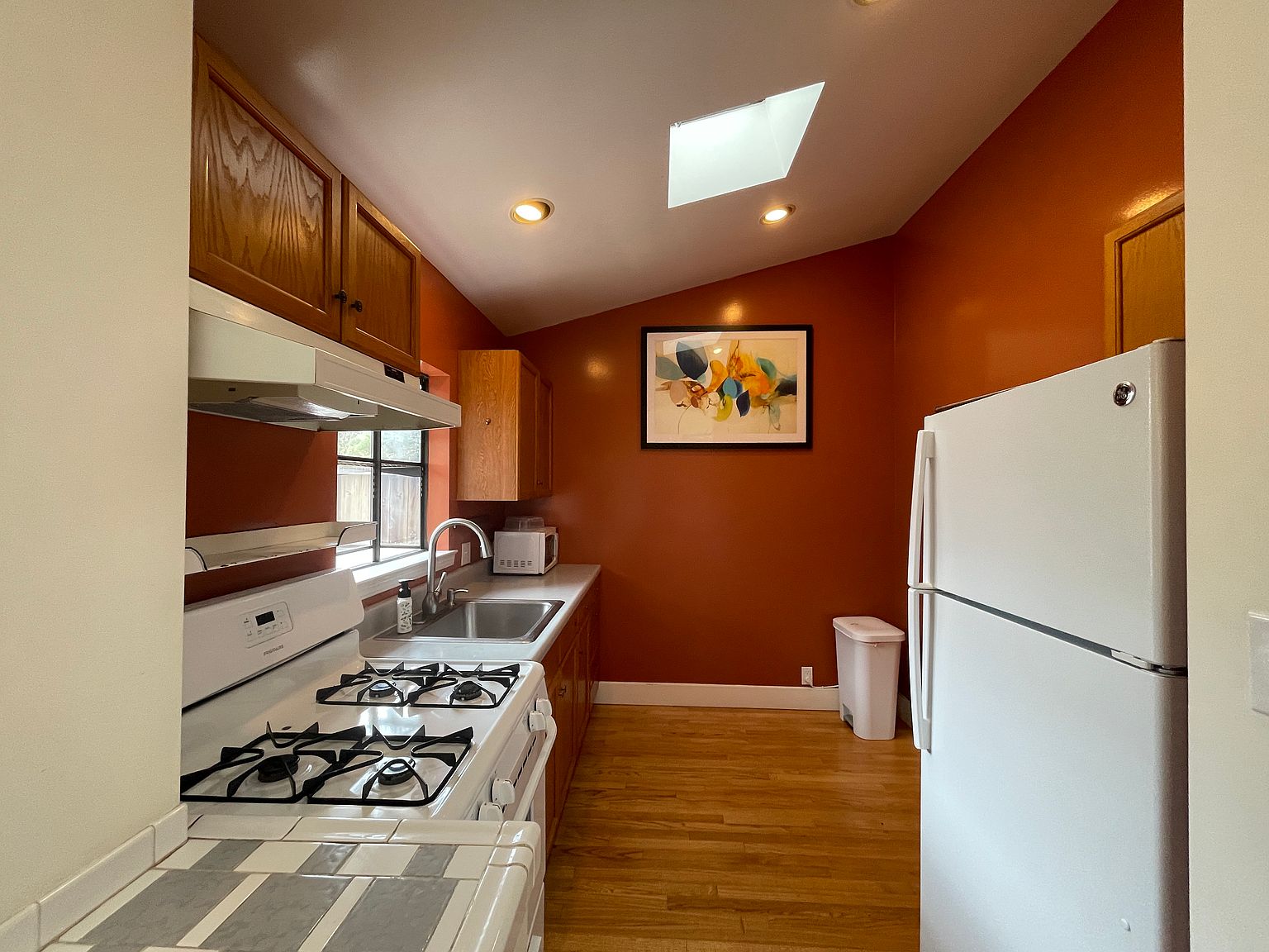 921 Aileen St photo 4