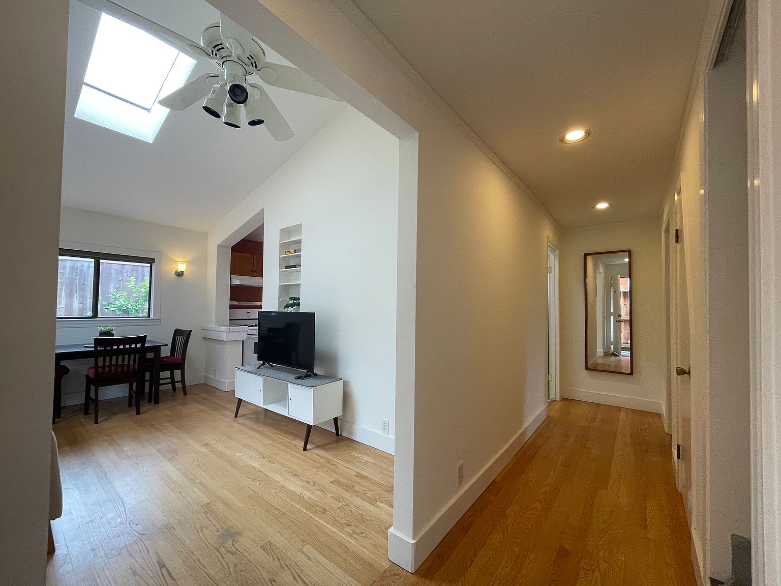 921 Aileen St photo 2