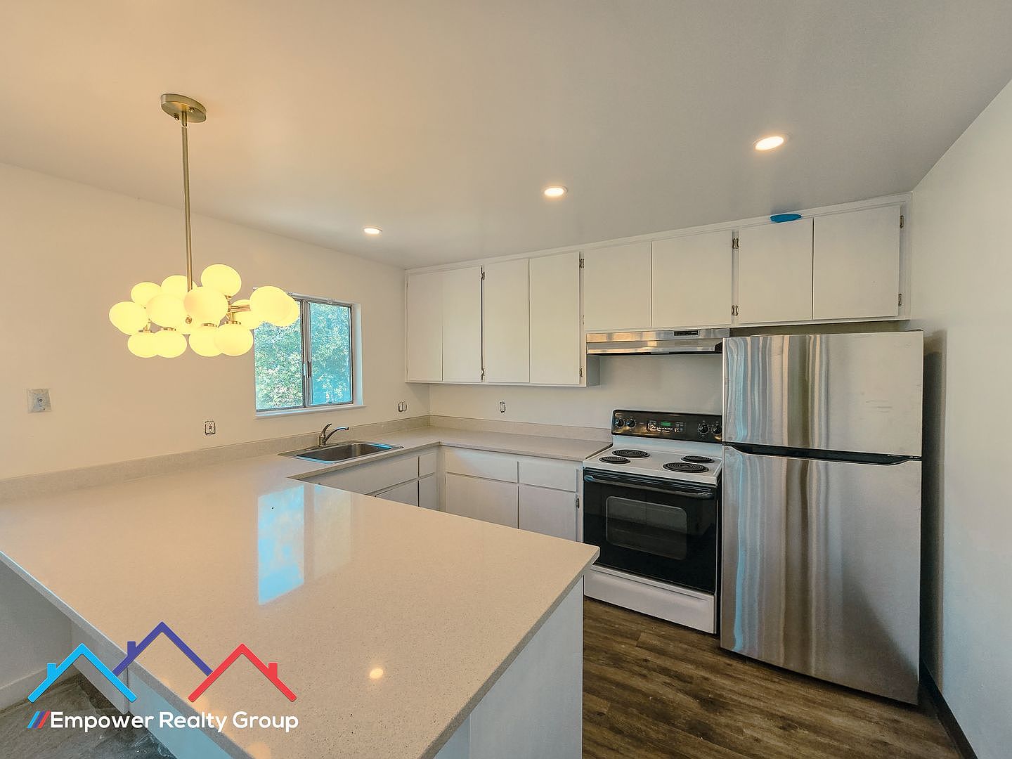 1512 Mozart St photo 2
