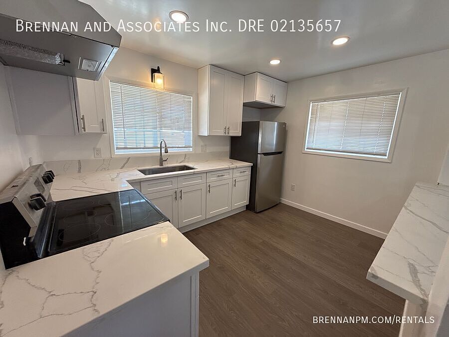 288 1/2 5th Ave photo 5