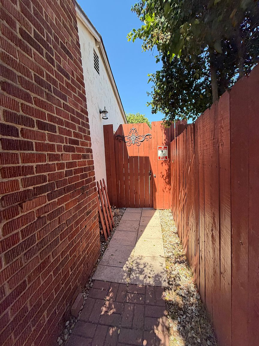 5025 College Ave photo 2