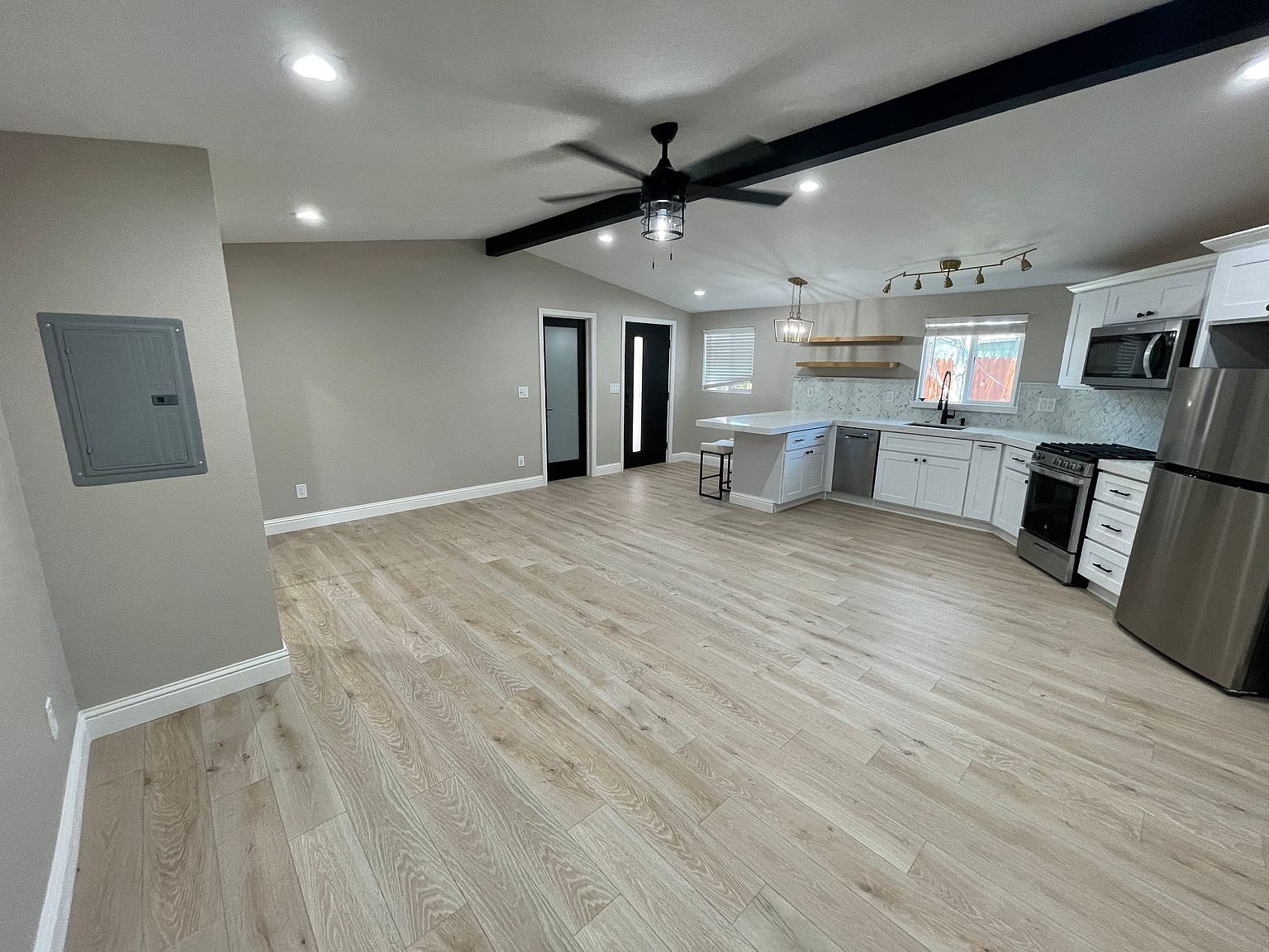 2759 8th St photo 3