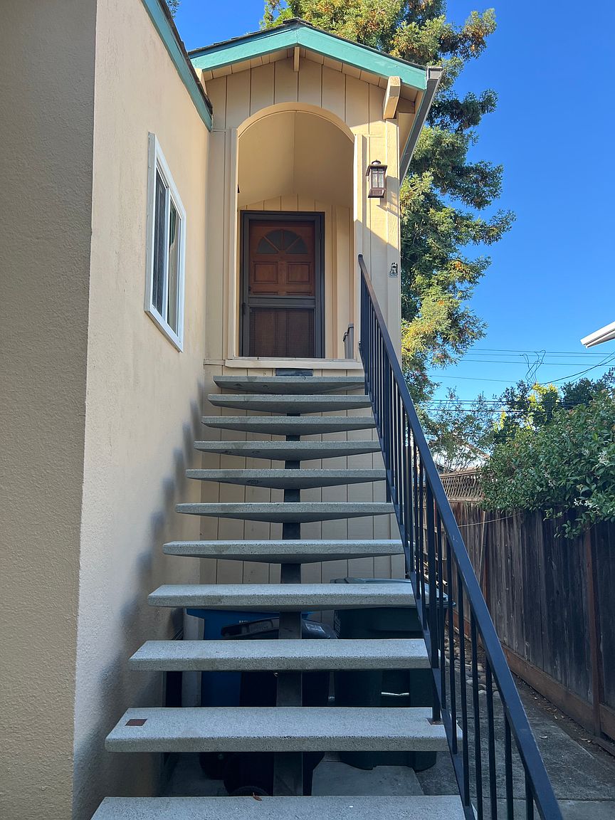 1024 Paloma Ave photo 2