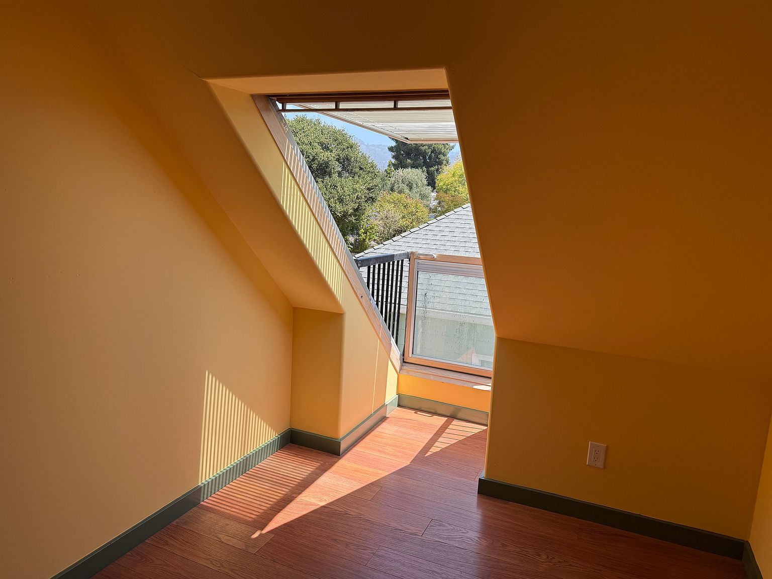 1615 Oregon St photo 4