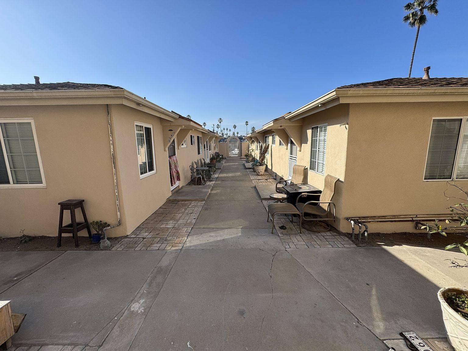5060 1/2 Santa Monica Ave photo 3