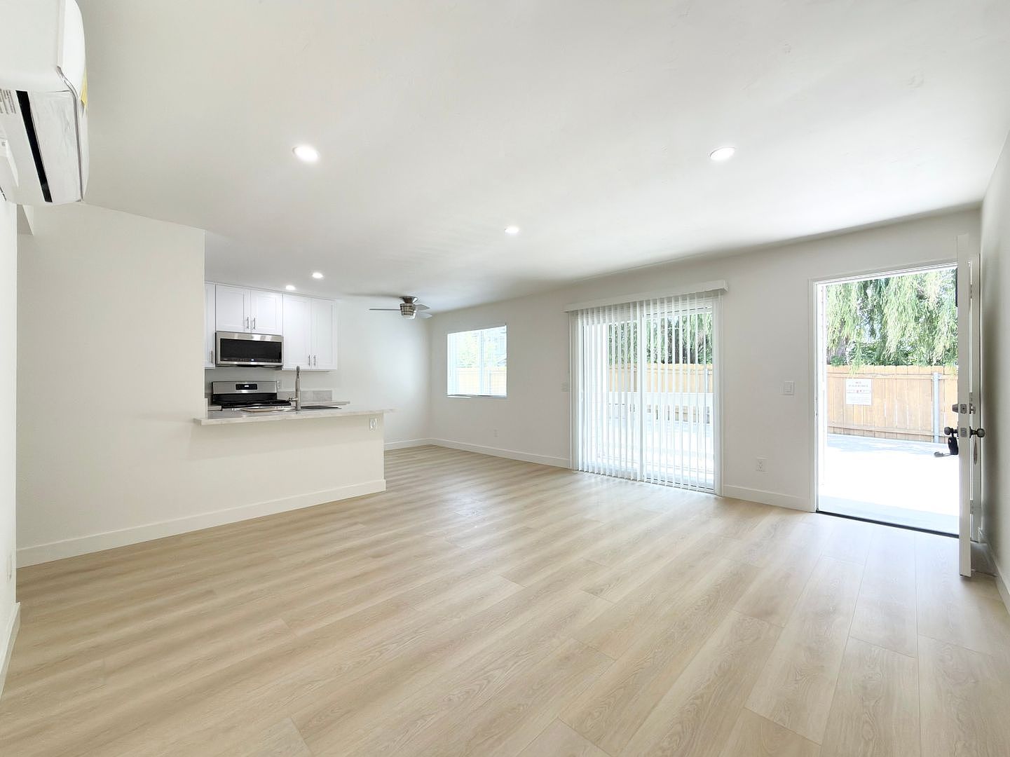 1435 N Vulcan Ave photo 4