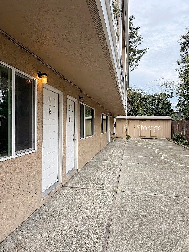 2435 9th St photo 2