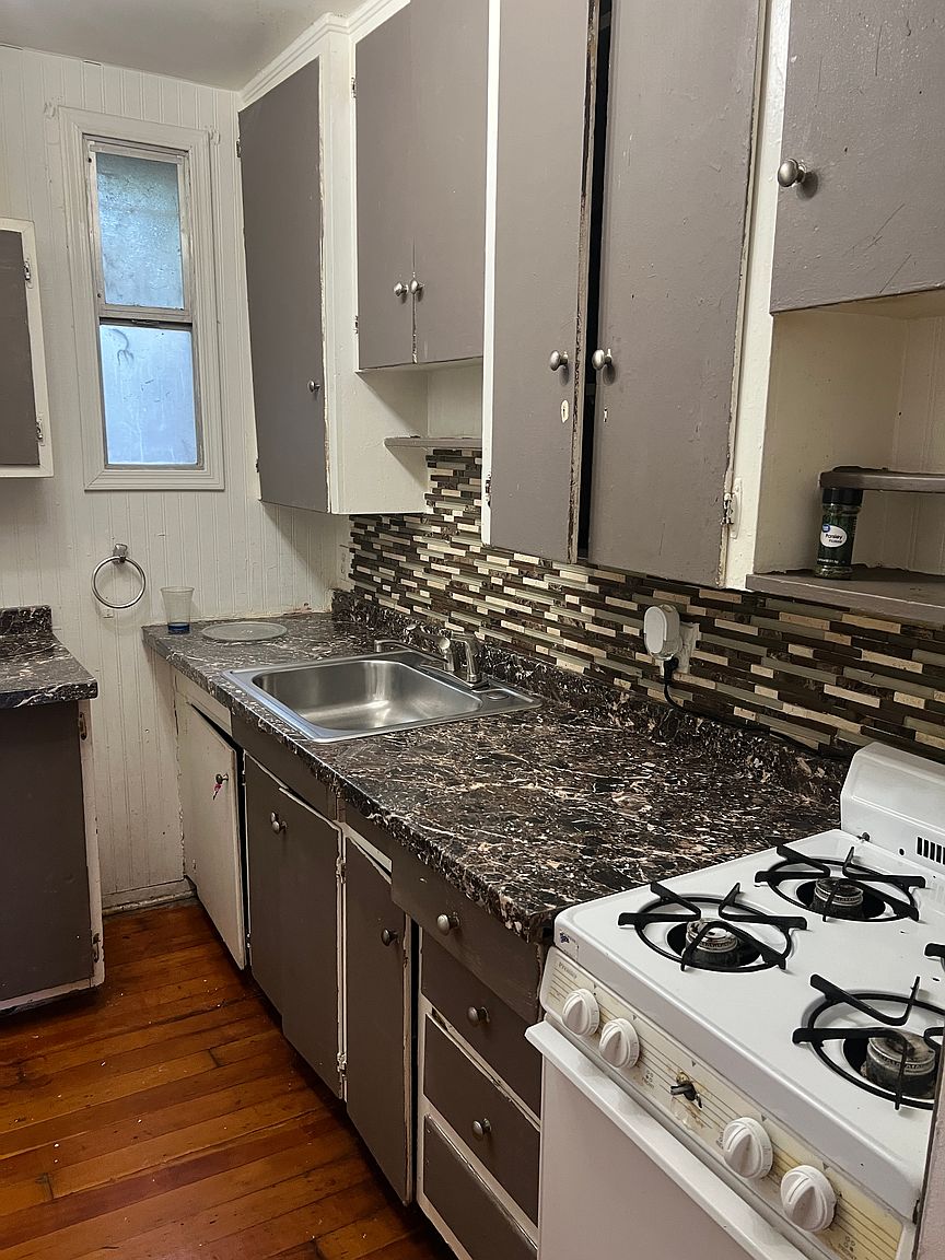 2401 W Devonshire Ave photo 3