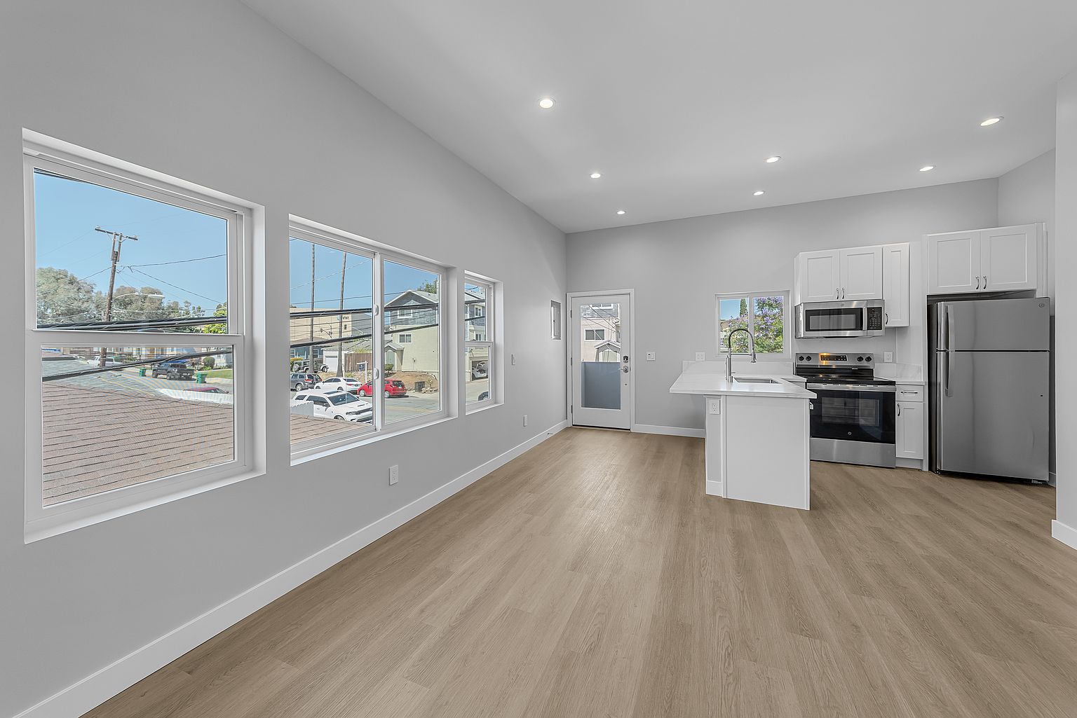 6046 Estelle St photo 2