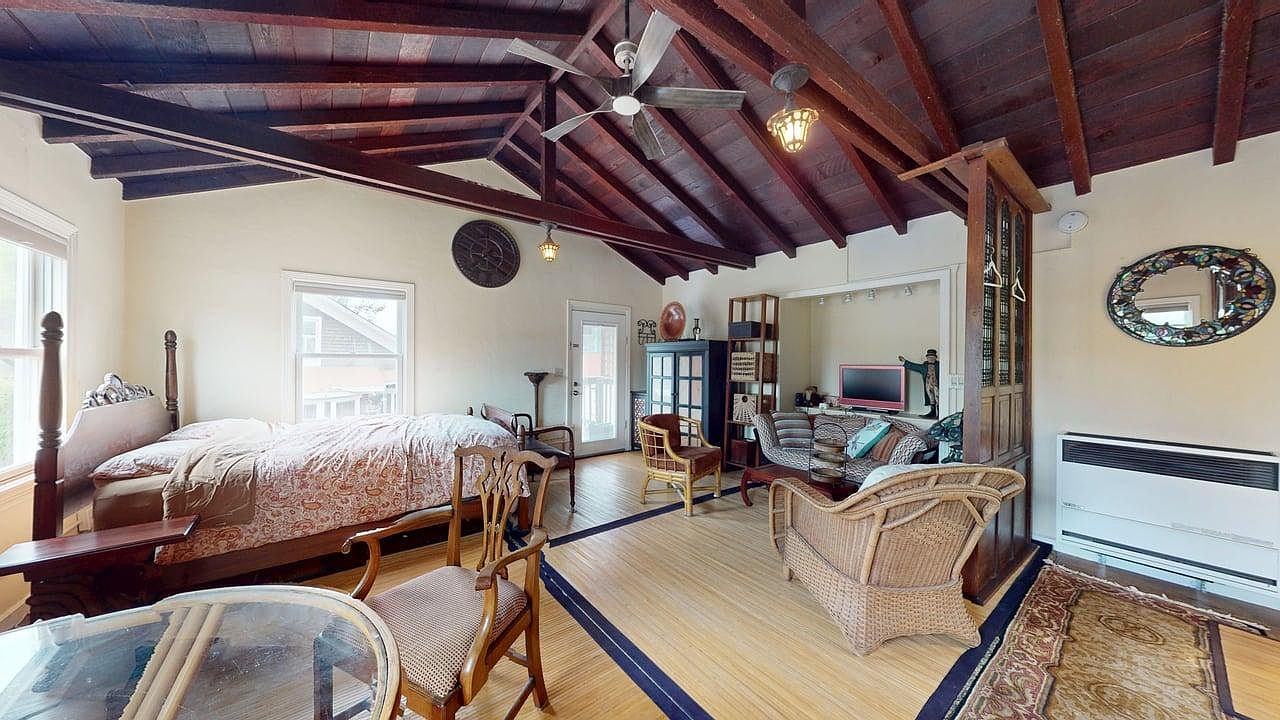 2433 McKinley Ave photo 4