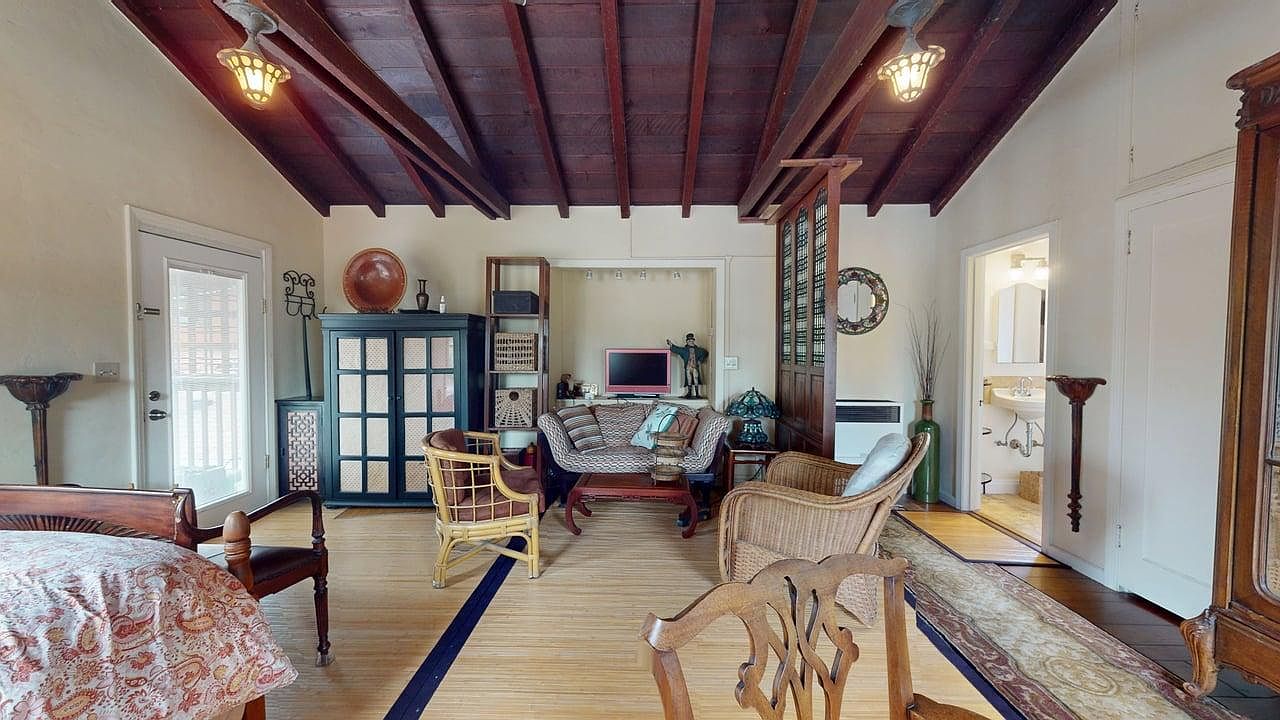 2433 McKinley Ave photo 2
