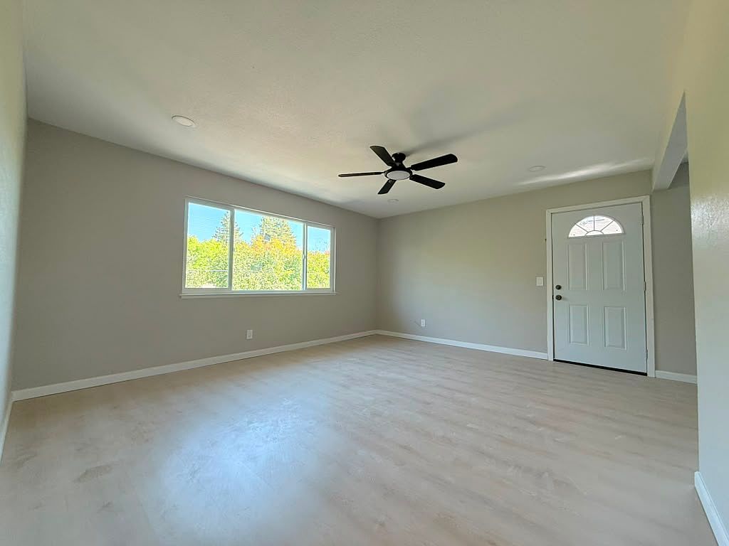 503 Hawthorn Ave photo 3