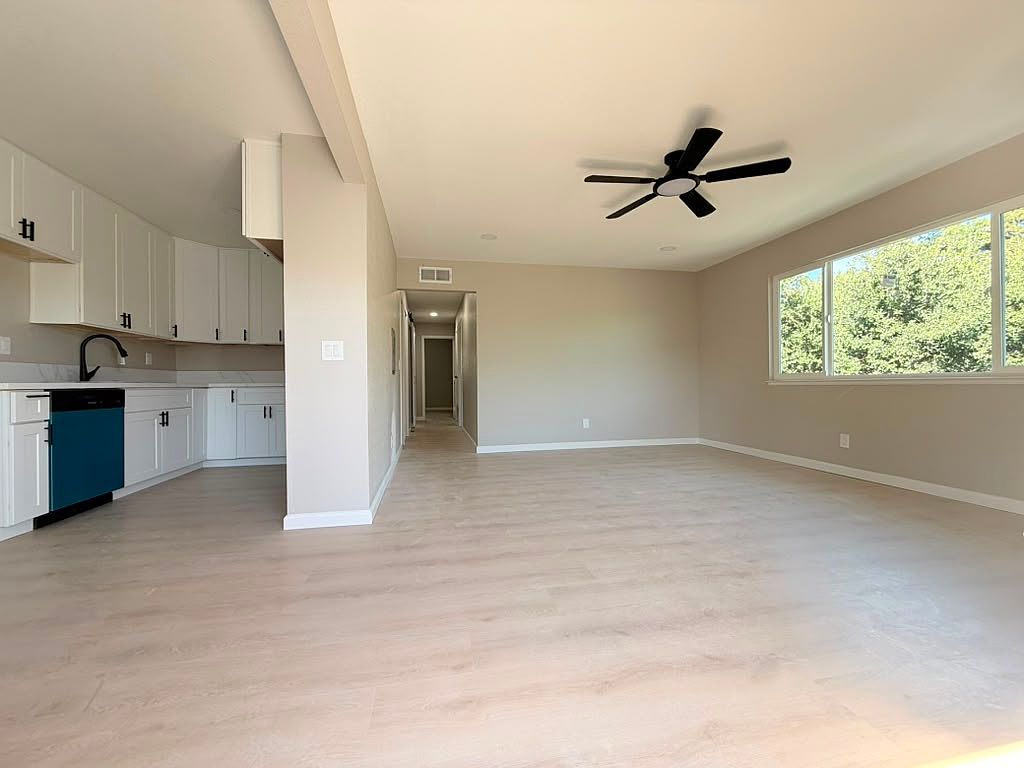 503 Hawthorn Ave photo 2