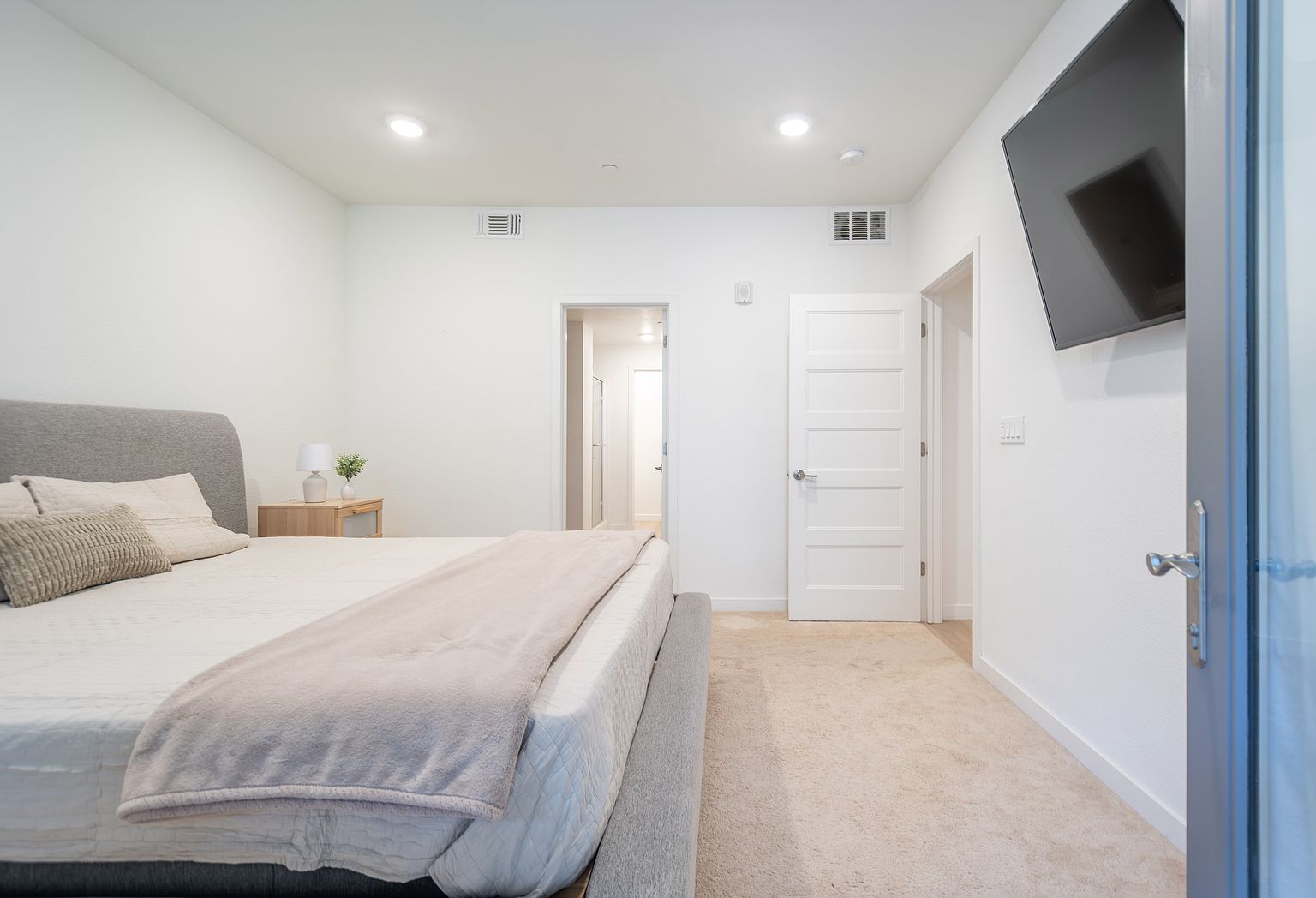 882 Slate Pl photo 3