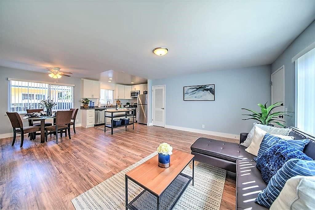2830 Flores St photo 5