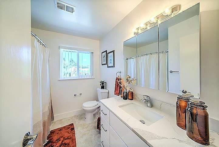 2830 Flores St photo 4