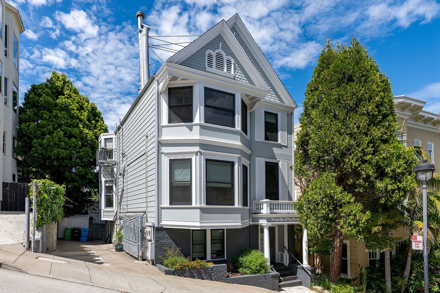 816 Duboce Ave photo 2